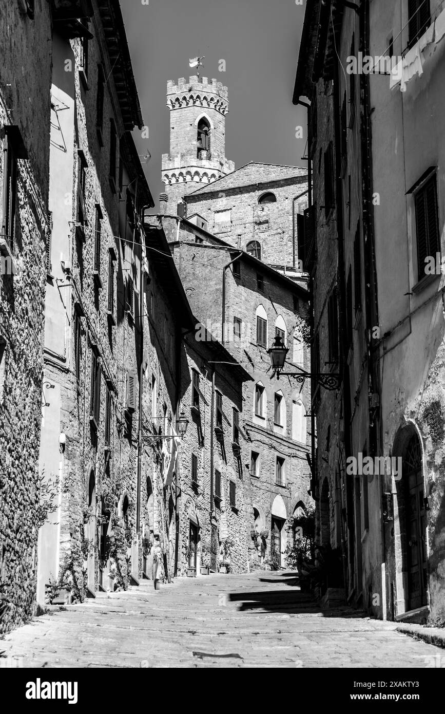 Via Porta All Arco im historischen Zentrum von Volterra Stockfoto