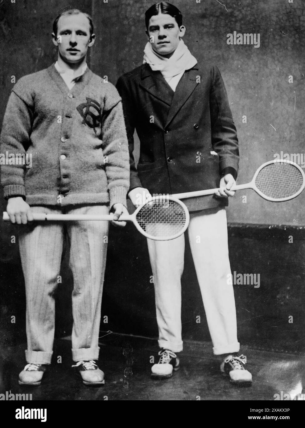 Soutar und Williams, Tennis, zwischen 1910 und 1915. Zeigt Jock Soutar vom Philadelphia Racquet and Tennis Club und Charles Williams von der Harrow School. Stockfoto