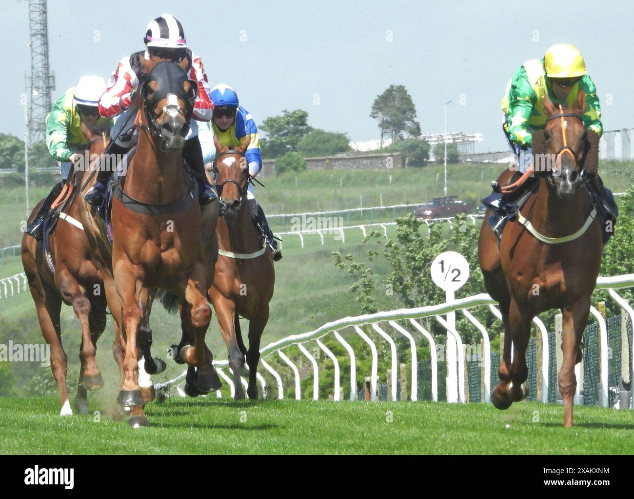 07.06.2024 Brighton Racecourse RETRO Raceday RETRO Style zeichnet die Rennkarte „Action from the Afternoons“ aus. Quelle: Leo Mason ALAMY Live News & Sport Stockfoto