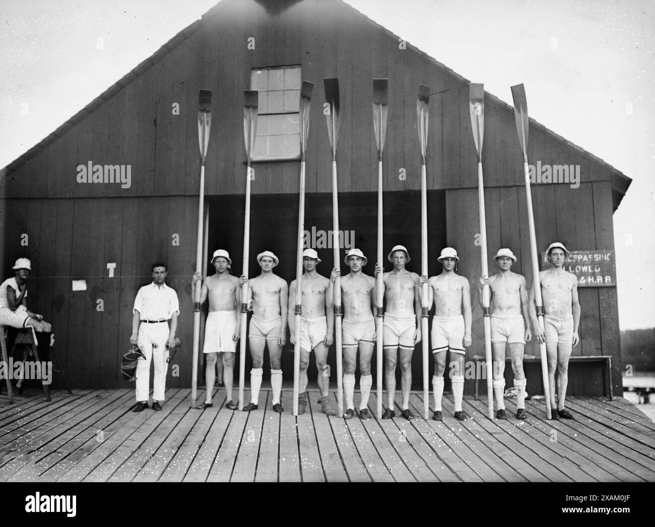 Harvard Varsity 8 (1913), 1913. Zeigt das Harvard-Team, einschließlich: Charles T. Abeles, Captain, Coxswain, '13; L.S. Chanler, Stroke, '14; G.T. Stratton, '13; Alfred Montgomery Goodale, "13; G.M. McVicar '15; B. Harwood '15; E.D. Morgan '13; T.H. Trumbell '14; und Q. Reynolds, Bogen, '14. Stockfoto