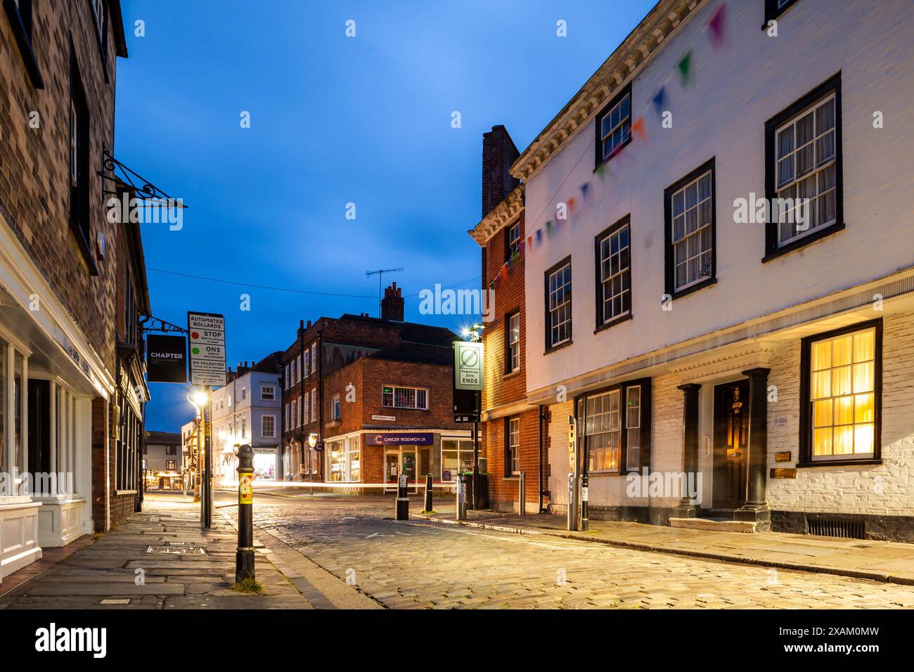 Abend im Stadtzentrum von Canterbury, Kent, England. Stockfoto