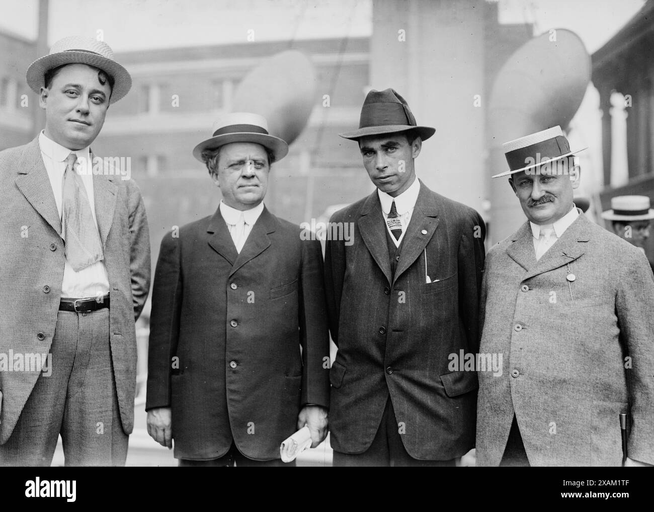 J.J. Brady, Ury Woodson, Boetius Sullivan, B.F. Mitchell (Committee to Meet R. Sullivan, 29.08.13), 1913. Zeigt Urey Woodson (1859–1939), einen Demokraten und Zeitungsredakteur und Herausgeber, Geschäftsmann aus Chicago, Boetius Henry Sullivan (1885–1961) und andere. Stockfoto