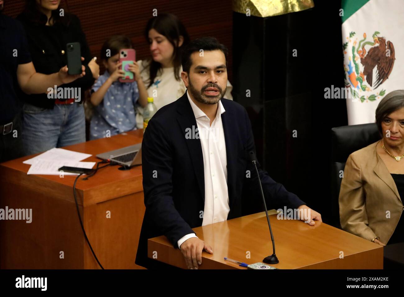 Ex-Kandidat für die Präsidentschaft von Mexiko der Bürgerbewegung, Jorge Alvarez Maynez, während des Arbeitsberichts von Senatorin Laura Ballesteros im mexikanischen Senat. (Kreditbild: © Luis Barron/OKULARIS Via ZUMA Press Wire) NUR REDAKTIONELLE VERWENDUNG! Nicht für kommerzielle ZWECKE! Stockfoto