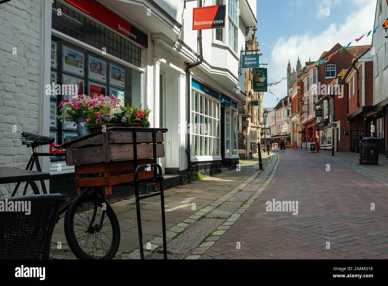 Vormittag auf der St. Margaret's Street in Canterbury, England. Stockfoto