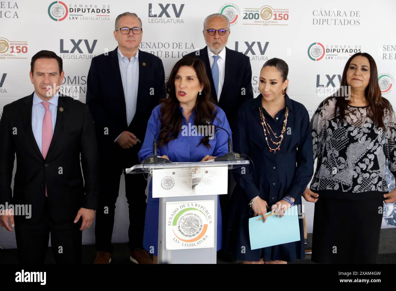 Mexiko-Stadt, Mexiko. Juni 2024. Senatorin Kenia Lopez kündigte während einer Pressekonferenz Konsens an, damit die Ständige Kommission des Kongresses der Union Wahlverbrechen und die Folgen der Intervention des mexikanischen Präsidenten Andres Manuel Lopez Obrador in den Wahlprozess untersuchen kann. Am 6. Juni 2024 in Mexiko-Stadt. (Foto: Luis Barron/Eyepix Group/SIPA USA) Credit: SIPA USA/Alamy Live News Stockfoto