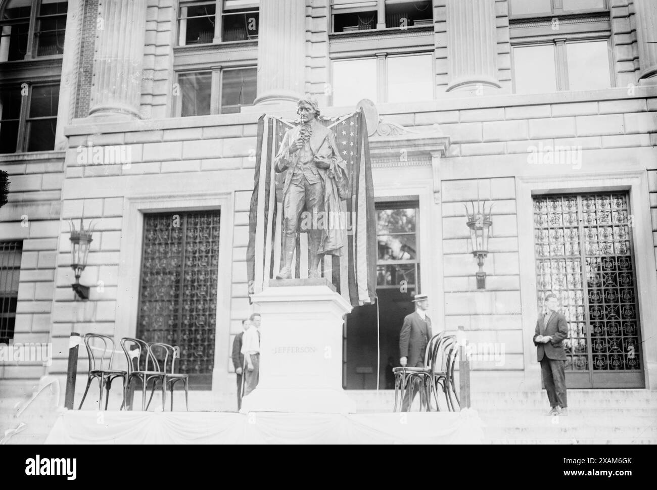 Jefferson Statue, Columbia, 1914. Zeigt die Thomas Jefferson Statue, die ein Geschenk des Joseph Pulitzer Anwesens an die Columbia University in New York City war. Die Statue wurde am 2. Juni 1914 in einer Zeremonie enthüllt. Stockfoto