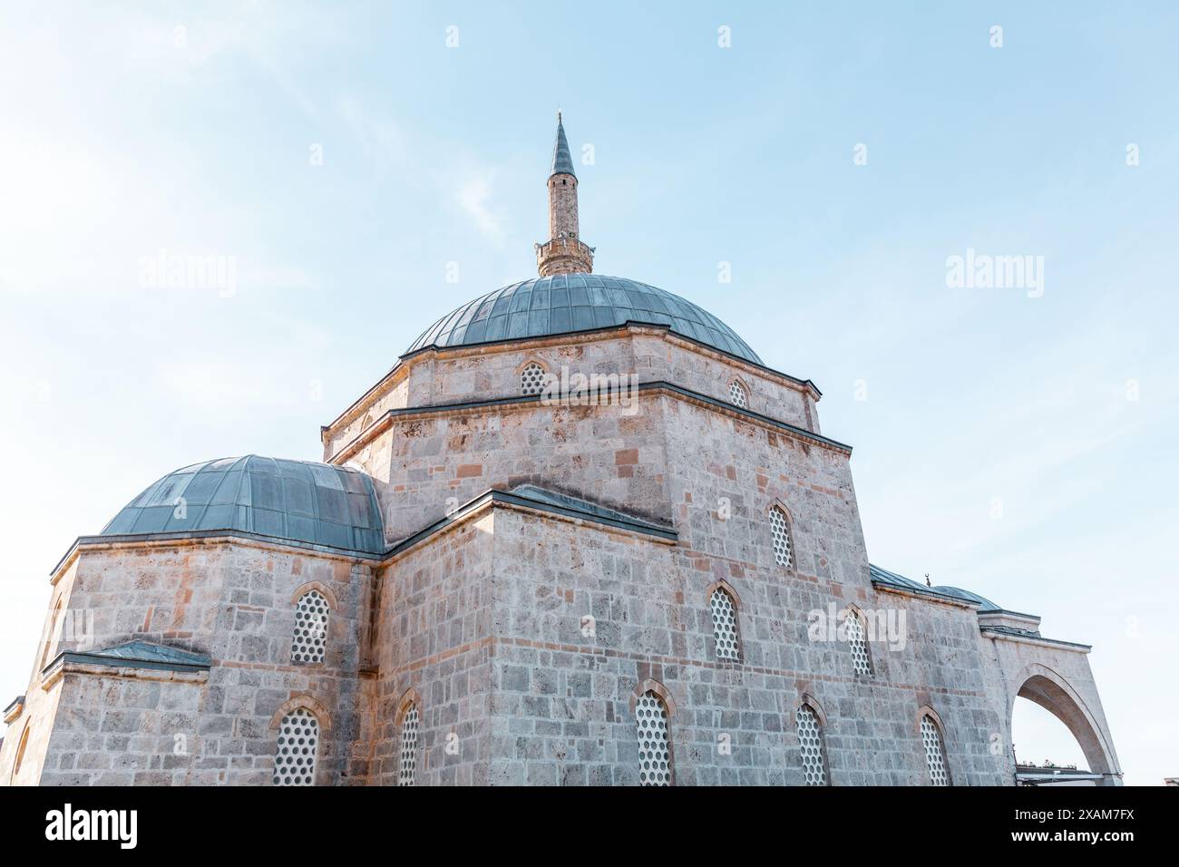 Die Sinan Pascha Moschee ist eine osmanische Moschee in der Stadt Prizren im Kosovo. Es wurde 1615 von Sofi Sinan Pascha, bey of Budim, erbaut. Stockfoto