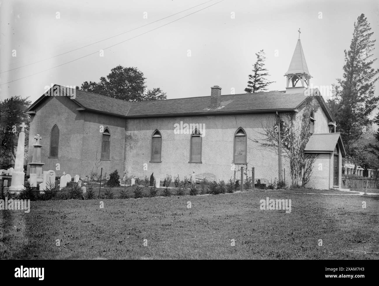 Kirche unserer Lieben Frau des Friedens, Niagara, 1914. Zeigt den Schrein unserer Lieben Frau des Friedens, Niagarafälle, Ontario, Kanada. Die Delegierten der Friedenskonferenz von Niagara 1914 nahmen am Sonntag, dem 24. Mai, an einer besonderen Friedensmesse in dieser Kirche Teil. Stockfoto