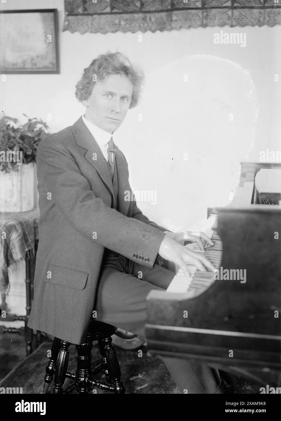 Percy Grainger, zwischen 1910 und 1920. Zeigt Percy Aldridge Grainger (1882–1961), eine in Australien geborene Komponistin und Pianistin. Stockfoto