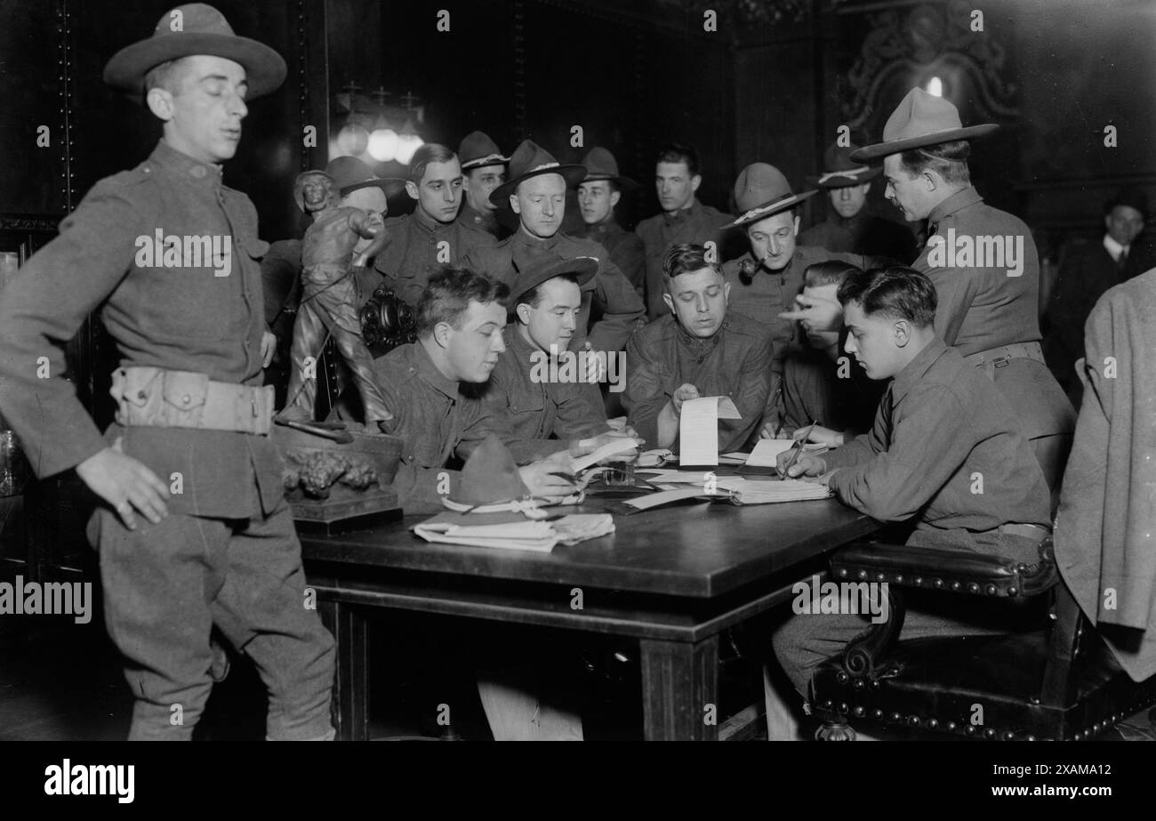 Hauptquartier - 71. Regiment der New Yorker Nationalgarde, 1917. Zeigt das 71. Regiment der New Yorker Nationalgarde, das am 28. März 1917 in den Federal Field Service aufgenommen wurde. Stockfoto