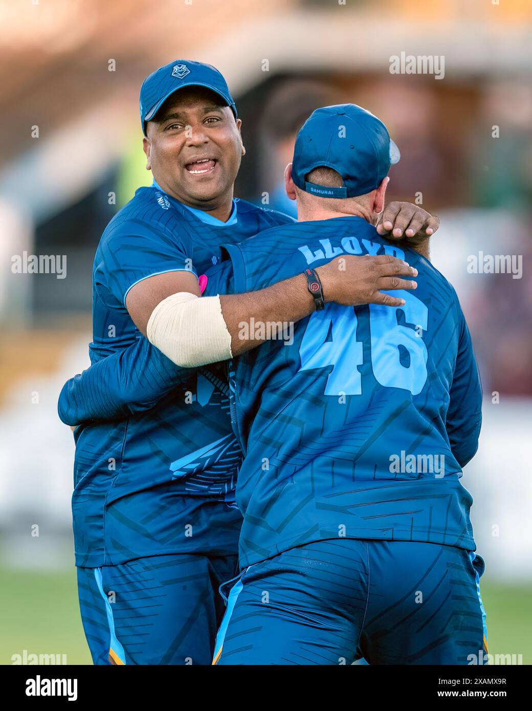 Derby, Vereinigtes Königreich, Incora Derbyshire County Cricket Ground. Juni 2024. Vitality Blast T20 (Derby Falcons V Nottingham 0utlaws). Im Bild: Pattel und Lloyd feiern. Quelle: Mark Dunn/Alamy Live News Stockfoto