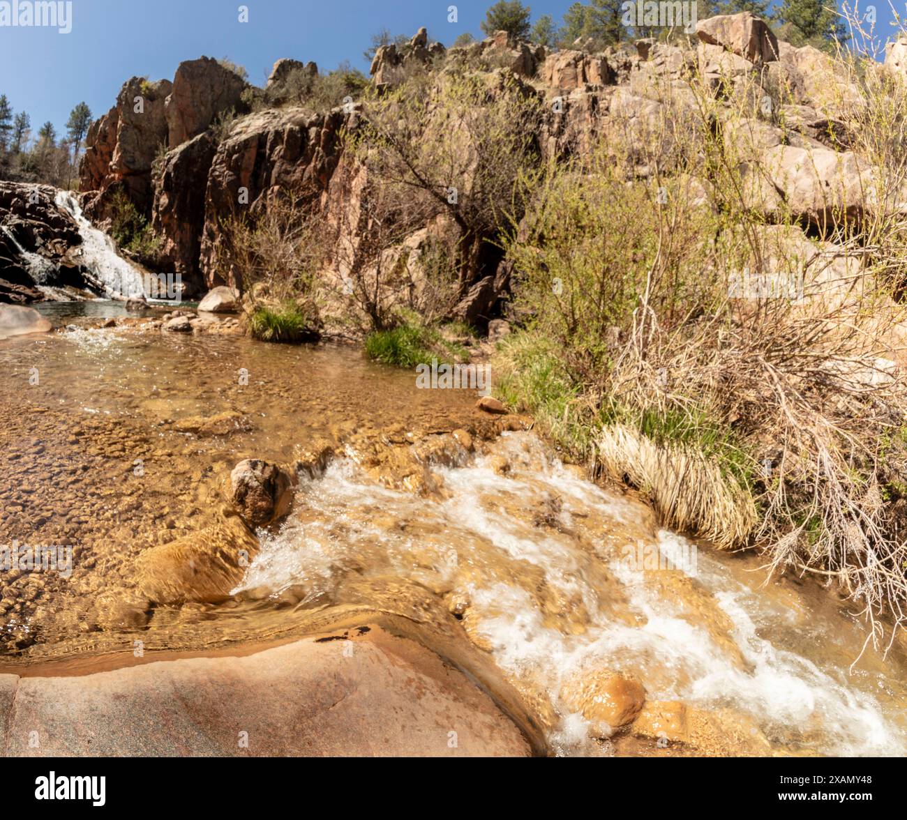Wundervolle Wasserfälle entlang des herrlichen Water Wheel Falls Wander Trail in der Nähe von Peyson, Arizona (USA). Verführerisch, Erstaunlich, Atemberaubend, Fesselnd, Stockfoto