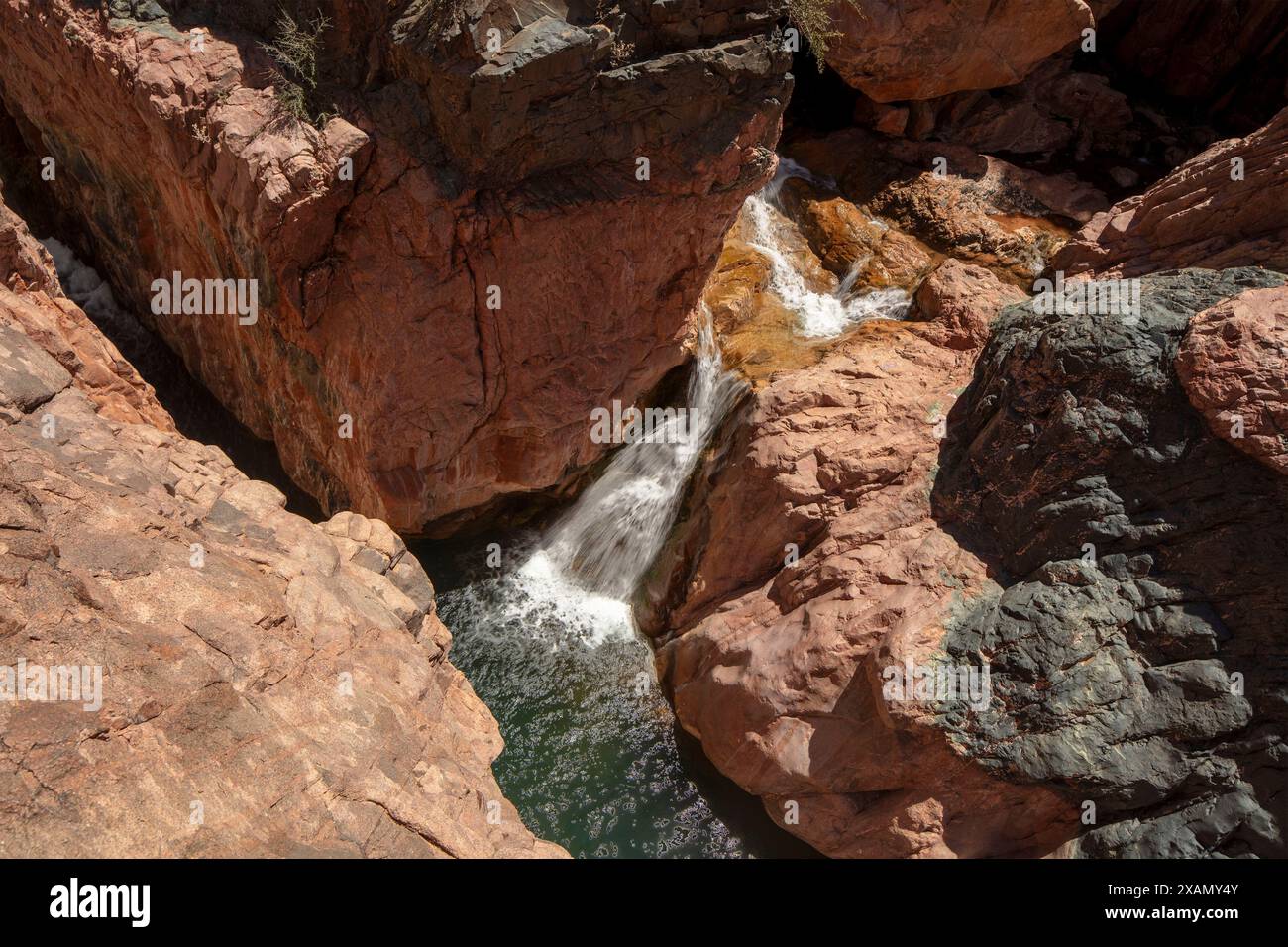 Wundervolle Wasserfälle entlang des herrlichen Water Wheel Falls Wander Trail in der Nähe von Peyson, Arizona (USA). Verführerisch, Erstaunlich, Atemberaubend, Fesselnd, Stockfoto
