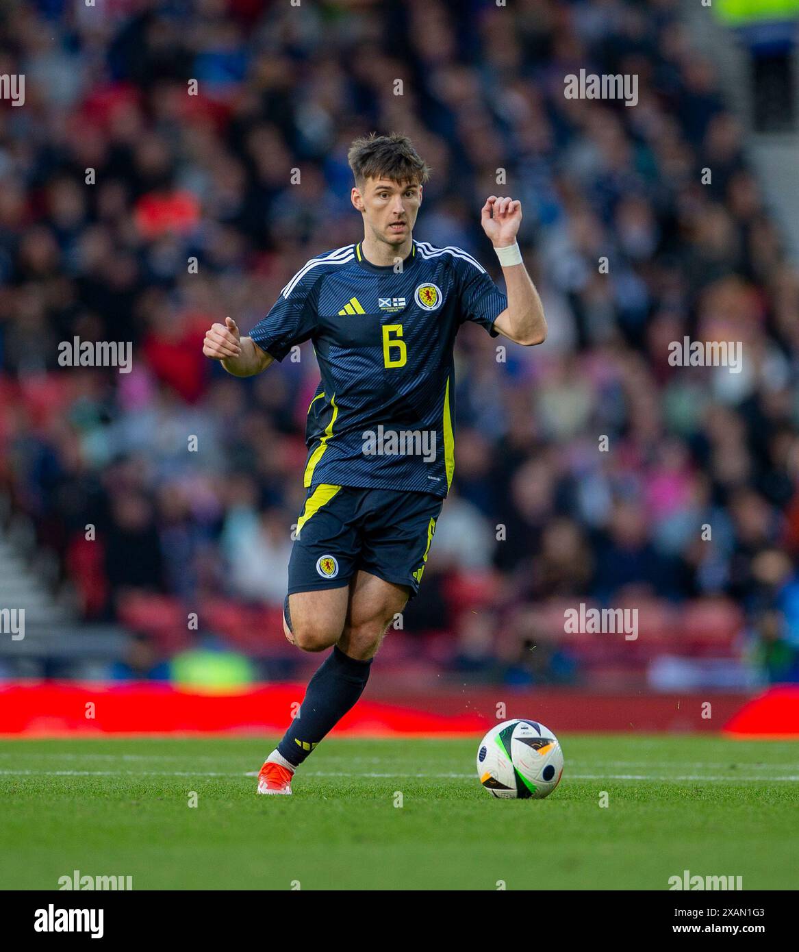 7. Juni 2024; Hampden Park, Glasgow, Schottland: International Football Friendly, Schottland gegen Finnland; Kieran Tierney aus Schottland am Ball Stockfoto