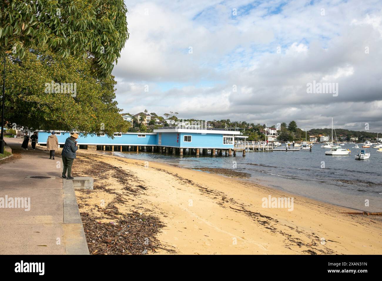 Watsons Bay, ein Vorort am Hafen von Sydney in den östlichen Vororten, Watsons Bay Beach und Vaucluse Yacht Club Building, NSW, Australien Stockfoto