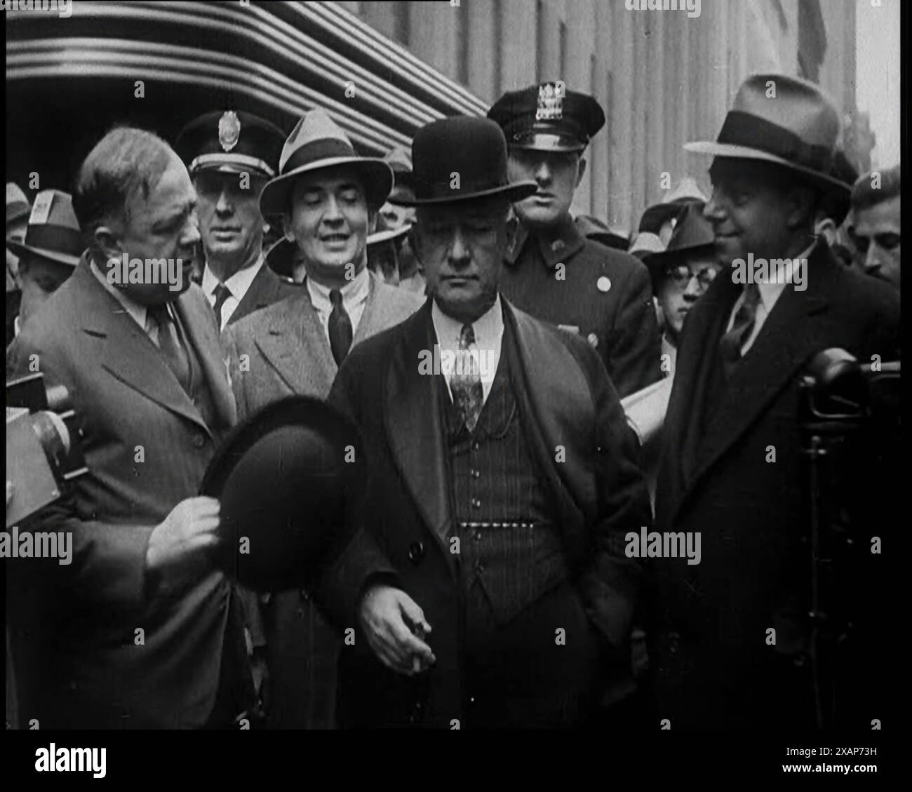 Alfred Emanuel Smith Gouverneur Von New York Wird Von Mr Meyer Aus alfred-emanuel-smith-gouverneur-von-new-york-wird-von-mr-meyer-aus