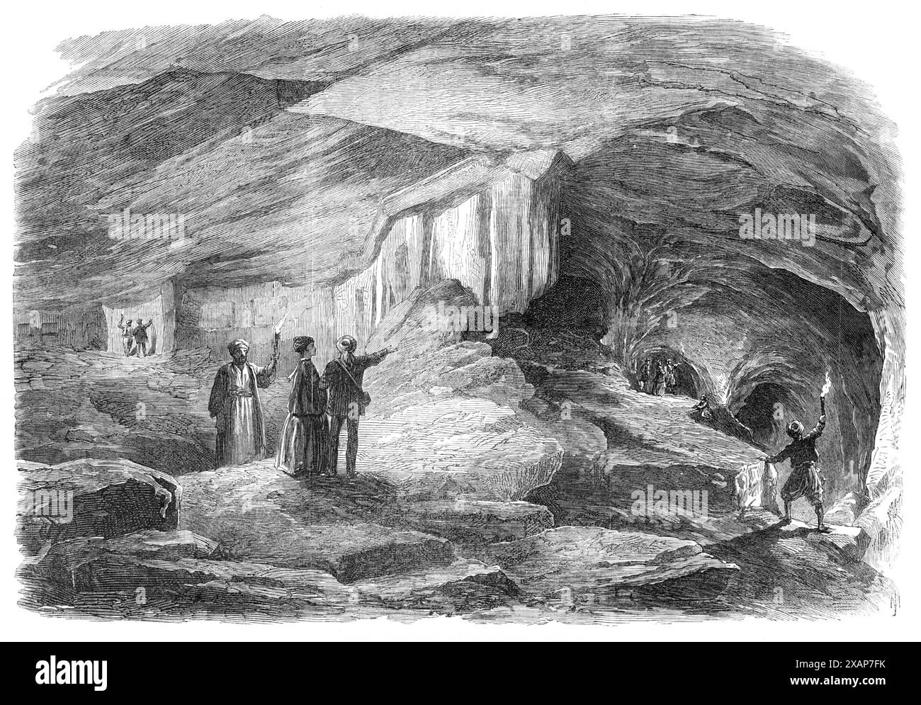 Die Königlichen Höhlen in Jerusalem, 1869. Höhlen... am Kopf des Tals Joschafat, oder Kedron-Tal. Es ist nicht viele Jahre her, dass diese Höhlen erkundet wurden... beim Besuch dieser Höhlen erklärt der Reiseleiter, dass sie in jede Richtung weiter auszweigen, als man es gerne wagen möchte. Lieutenant Warren ist nicht so einfallsreich in seiner Konzeption. Er meint, es gäbe wenig mehr zu entdecken, was ihr Ausmaß betrifft; aber er ist bestrebt, sie vollständig zu erforschen, und sie sind zweifellos dieser Aufmerksamkeit würdig. Der Eingang ist in der Nähe des Damaskus-Tors... die Höhle... hat den App Stockfoto Die Königlichen Höhlen in Jerusalem, 1869. Höhlen... am Kopf des Tals Joschafat, oder Kedron-Tal. Es ist nicht viele Jahre her, dass diese Höhlen erkundet wurden... beim Besuch dieser Höhlen erklärt der Reiseleiter, dass sie in jede Richtung weiter auszweigen, als man es gerne wagen möchte. Lieutenant Warren ist nicht so einfallsreich in seiner Konzeption. Er meint, es gäbe wenig mehr zu entdecken, was ihr Ausmaß betrifft; aber er ist bestrebt, sie vollständig zu erforschen, und sie sind zweifellos dieser Aufmerksamkeit würdig. Der Eingang ist in der Nähe des Damaskus-Tors... die Höhle... hat den App Stockfoto