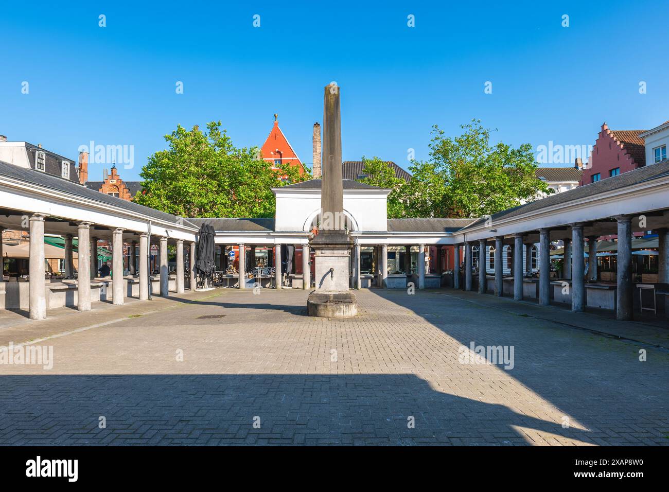 Vismarkt, der Fischmarkt am Groenerei-Kanal in Brügge, Belgien Stockfoto