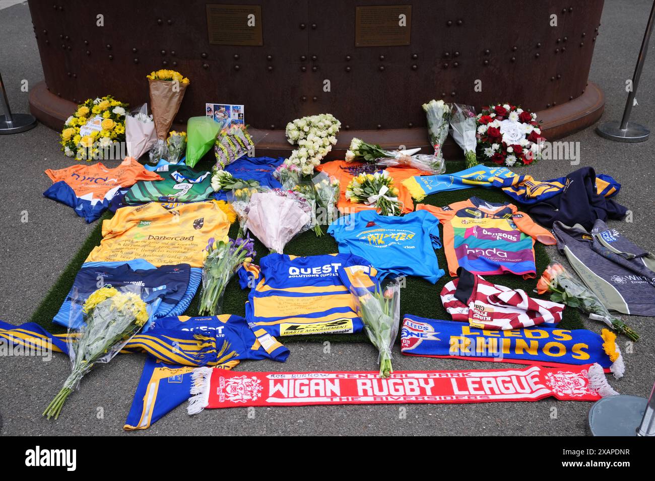 Tribut an Rob Burrow vor dem WembleyStadion, vor dem Finaltag des