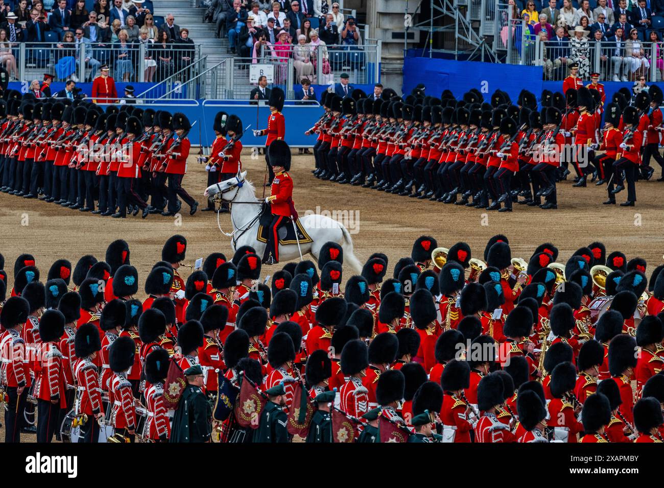 London, Großbritannien. Juni 2024. Der Colonel's Review von Lieutenant General James Bucknall, KCB, CBE die letzte Bewertung vor Trooping the Colour am 15. Juni. Nummer 9 Kompanie, die irische Garde truppieren ihre Farben. Guy Bell/Alamy Live News Stockfoto