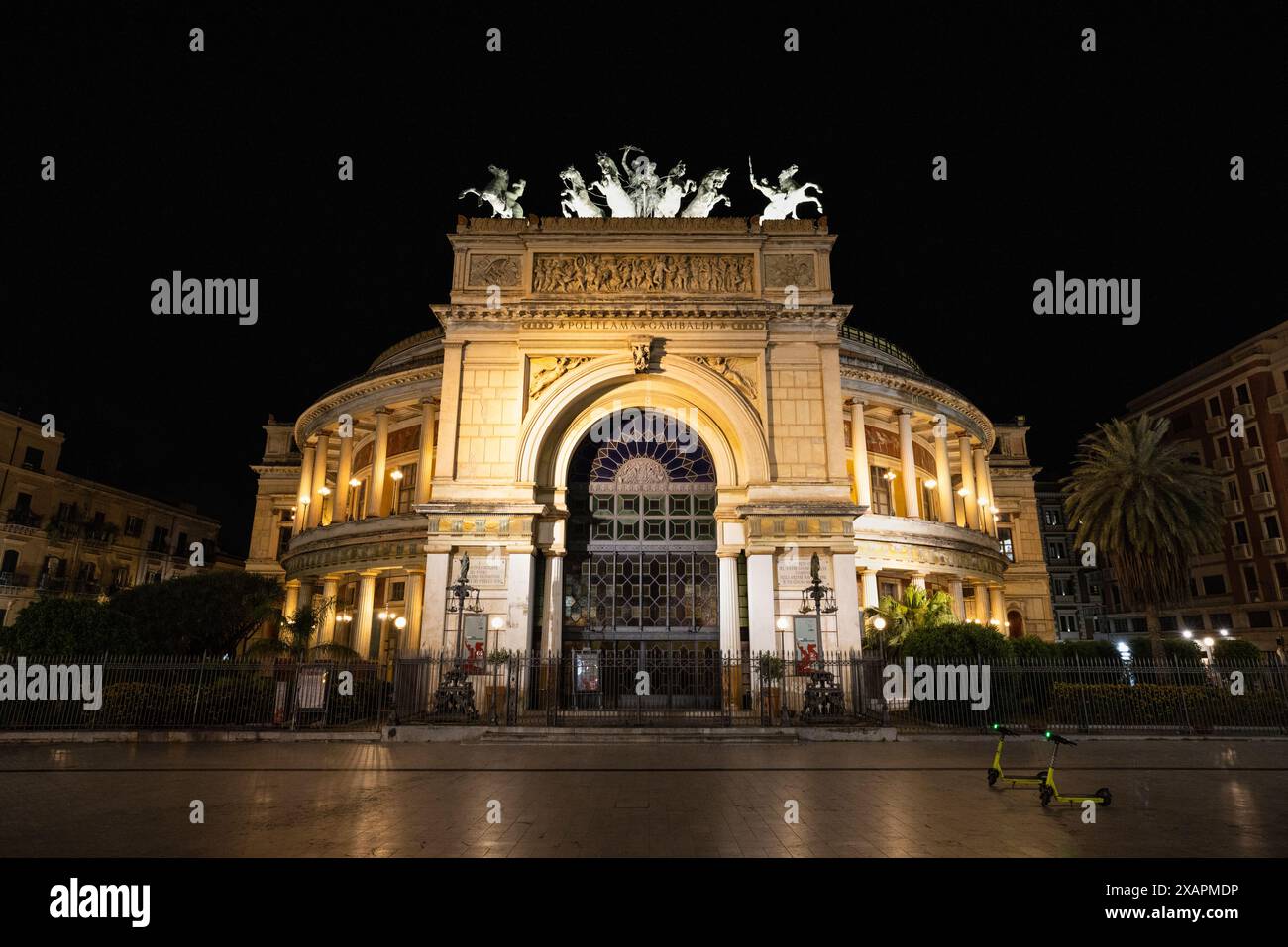 Das Theater Politeama Garibaldi in Palermo, Sizilien Stockfoto