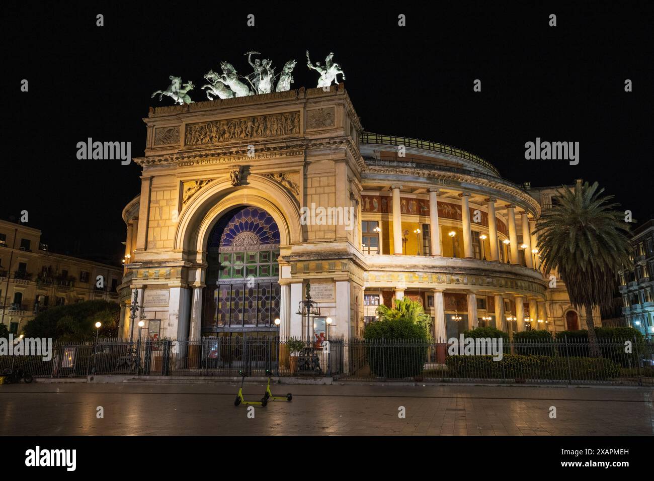 Das Theater Politeama Garibaldi in Palermo, Sizilien Stockfoto