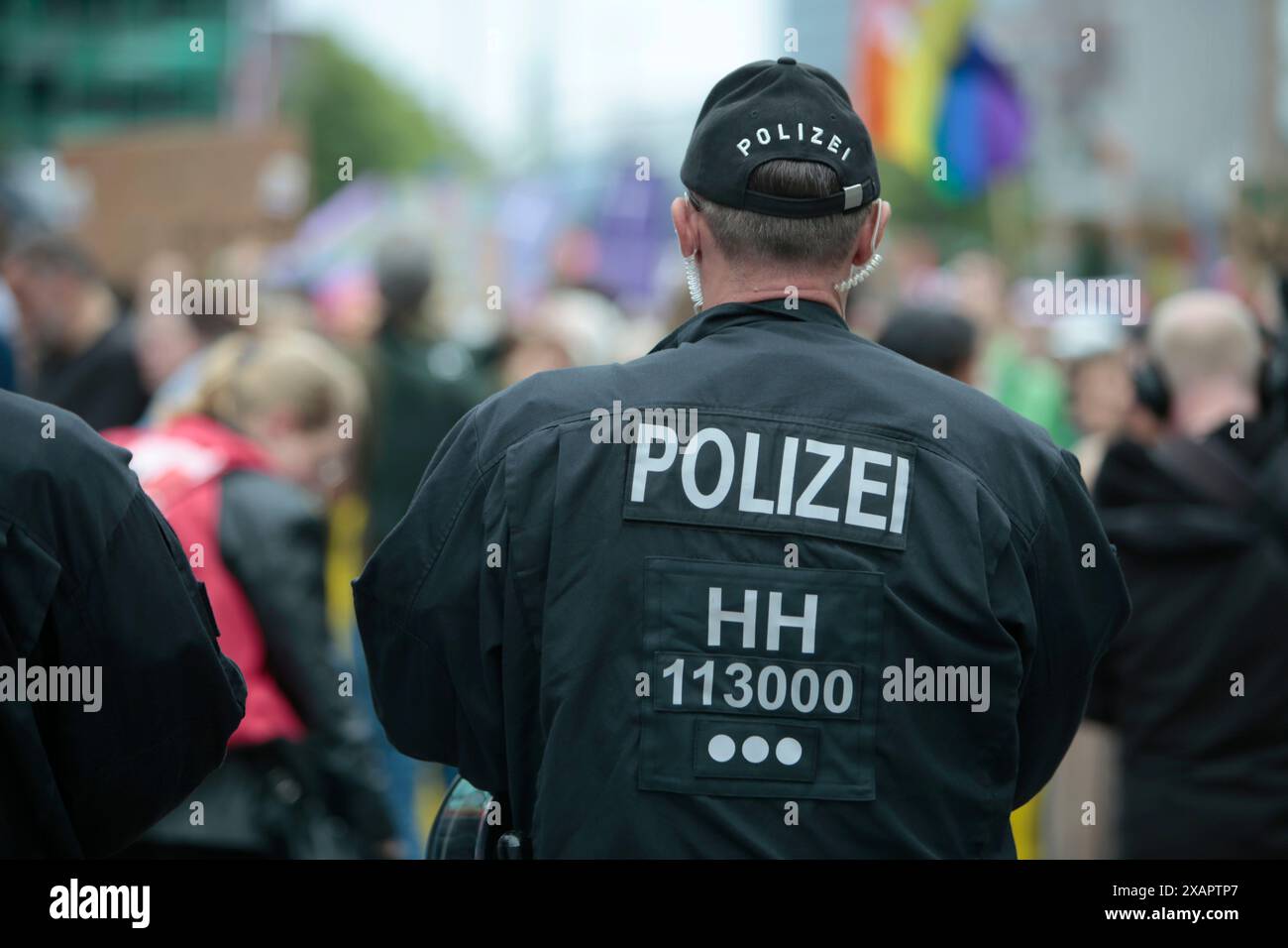 "Hamburg, Deutschland - 06 07 2024" Demonstration gegen Rechtsextremismus und für Demokratie, Europawahl, Polizei Stockfoto