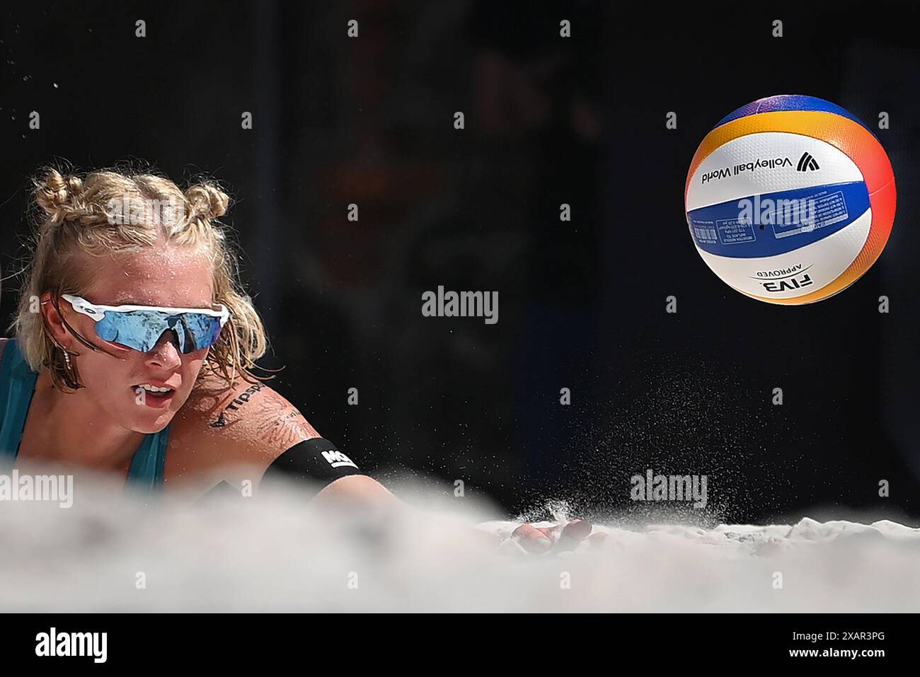 Ostrava, Tschechische Republik. Juni 2024. Die Tschechische Marie-Sara Stochlova im Einsatz beim Pro Tour Ostrava Spiel Barbora Hermannova, Marie-Sara Stochlova aus Tschechien gegen Ana Patricia Silva Ramos, Eduarda Santos Lisboa (Duda Lisboa) aus Brasilien in Ostrava, Tschechische Republik, 8. Juni 2024. Quelle: Jaroslav Ozana/CTK Photo/Alamy Live News Stockfoto