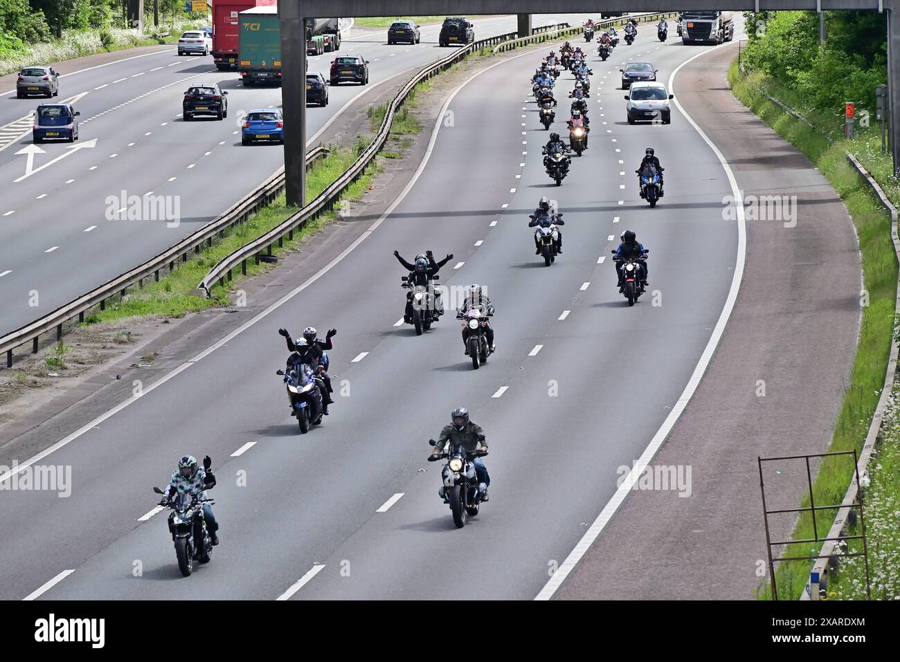 Dave Myers Tribute Ride, M6 in Richtung Norden in Richtung Preston, Lancashire, Großbritannien Stockfoto