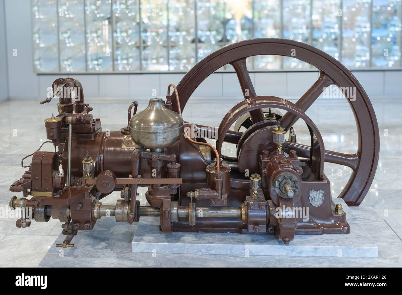 Viertakt-Benzinmotor, gebaut 1904 am Hauptsitz von T†V Rheinland, 4 ps bei 350 U/min Standardausführung mit magneto-elektrischer Ausbrechzündung Stockfoto