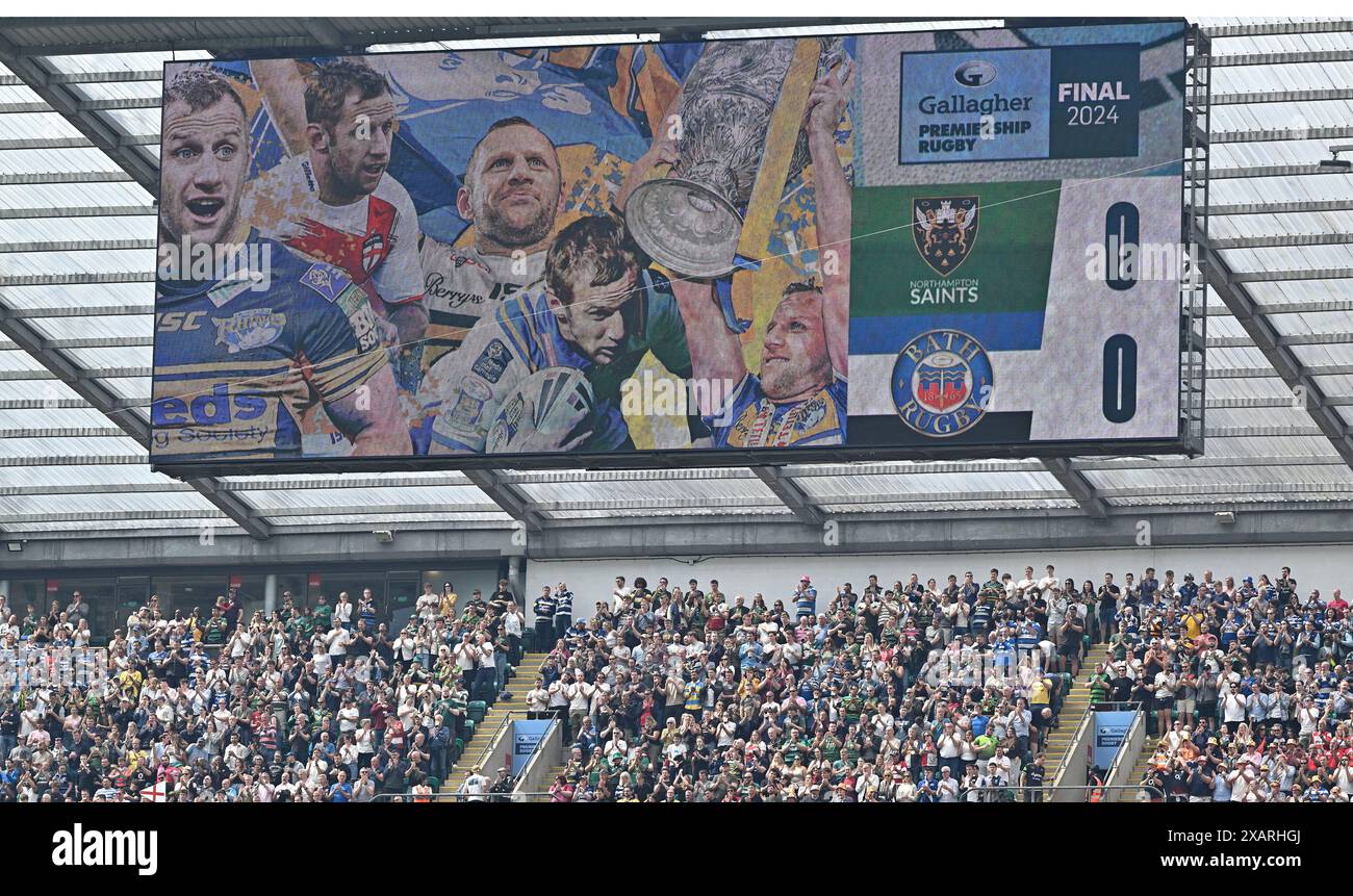 Twickenham, Vereinigtes Königreich. Juni 2024. Gallagher Premiership Rugby Finale. Northampton Saints V Bath Rugby. Twickenham Stadium. Twickenham . In der siebten (siebten) Minute applaudieren Fans in einer Hommage an Rob Burrow während des Gallagher Premiership Rugby Finales zwischen Northampton Saints und Bath Rugby. Quelle: Sport In Pictures/Alamy Live News Stockfoto