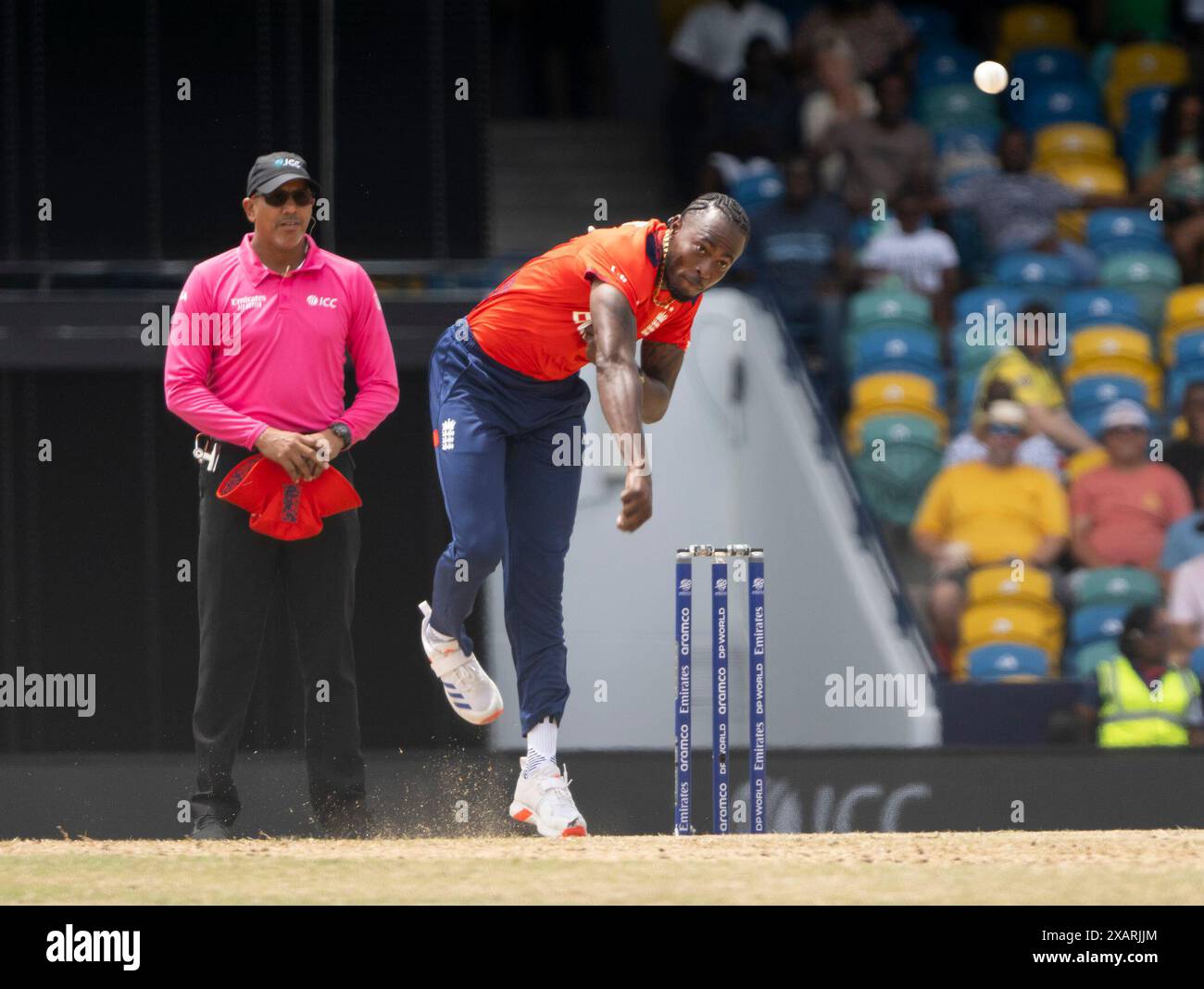 Bridgetown, Barbados. Juni 2024. ICC T20 World Cup 2024 – Australien gegen England die Jofra Archer Bowls in Australien gegen England im Kensington Oval, Bridgetown, Barbados. Quelle: Ian Jacobs/Alamy Live News Stockfoto