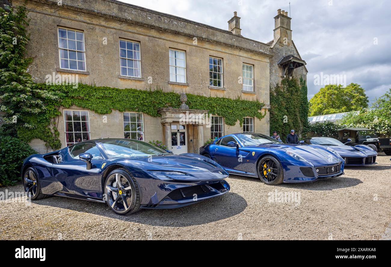 Eine Sammlung luxuriöser Ferrari's, die am 8. Juni 2024 neben dem Zuhause von Nick Mason, dem Pink Floyd-Schlagzeuger, in Corsham, Wiltshire, Großbritannien ausgestellt wurde Stockfoto
