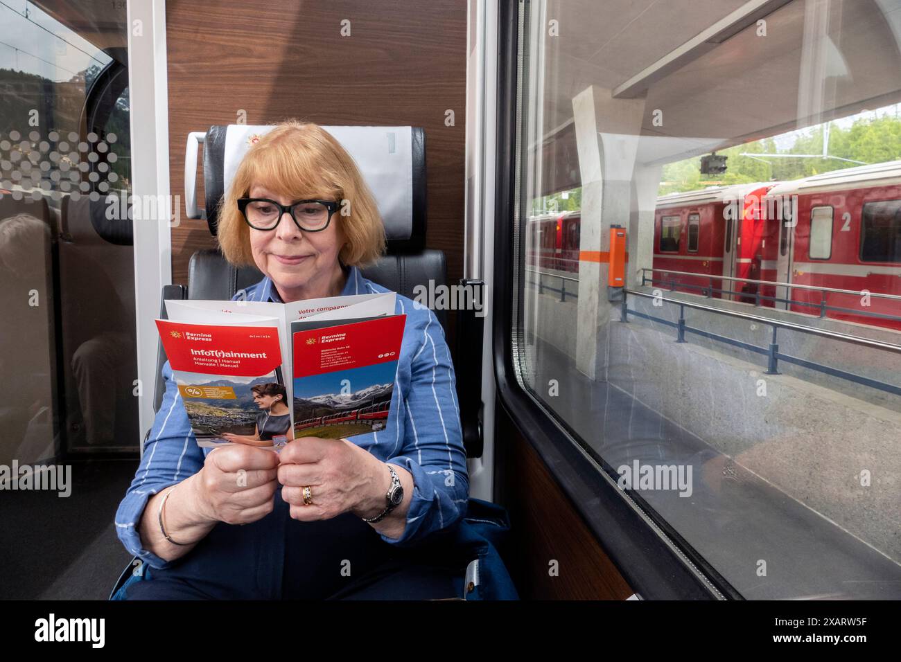 Passagier auf dem Bernina Express St. Moritz nach Tirano Stockfoto