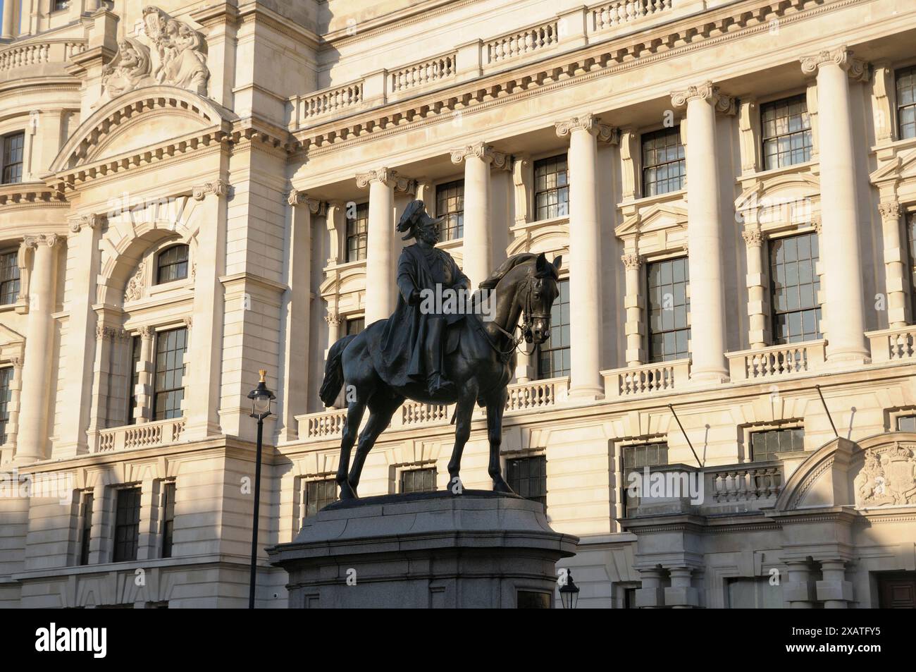 Prinz George, Duke of Cambridge (1819–1904) Bronzestatue in Whitehall, London, Großbritannien. Oberbefehlshaber der britischen Armee ab 1856-1895 Stockfoto