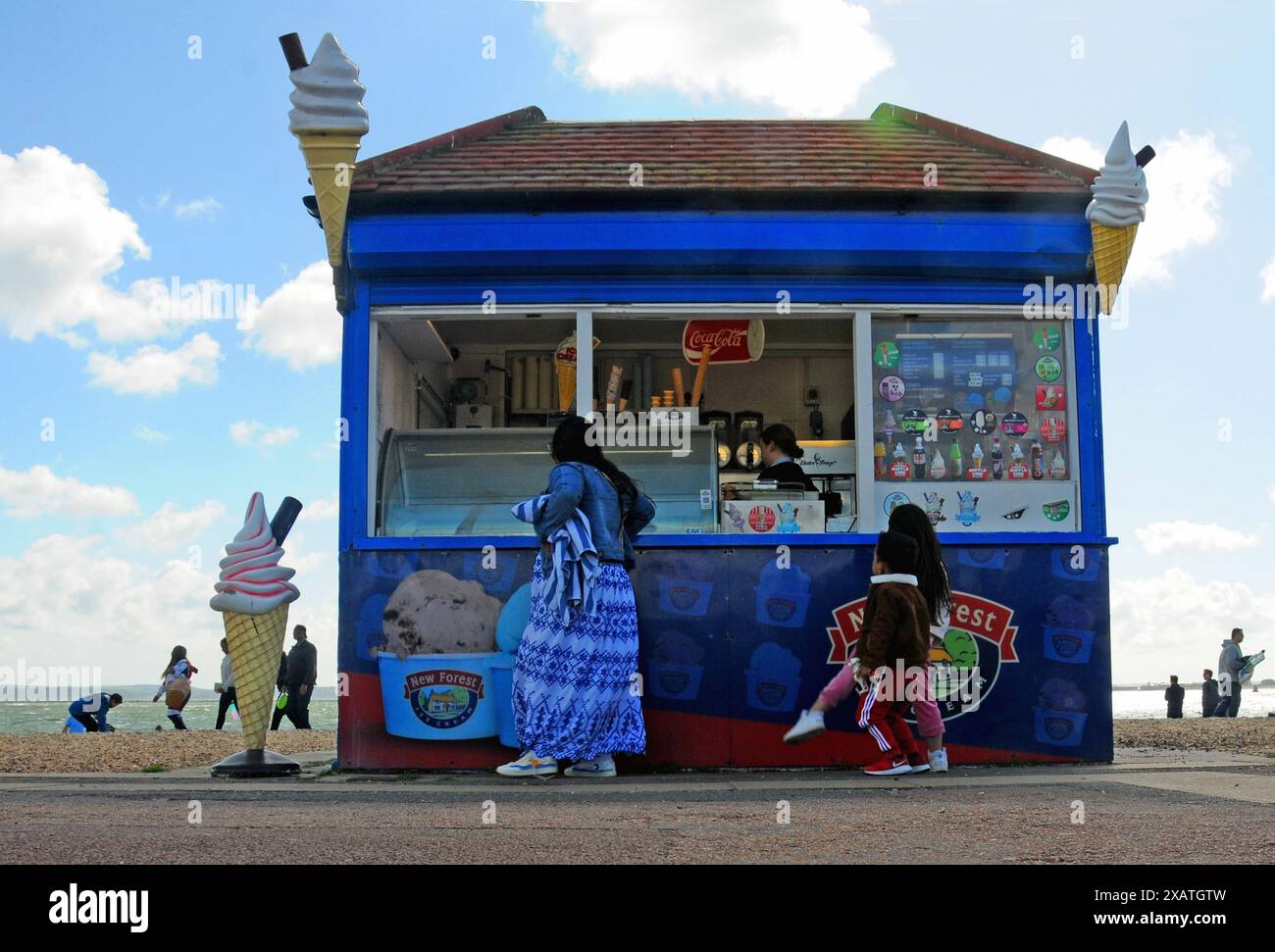 ENGLISCHER KÜSTENPFAD, EISKIOSK, CLARENCE ESPLANADE, SOUTHSEA, PORTSMOUTH PIC MIKE WALKER 2024 Stockfoto