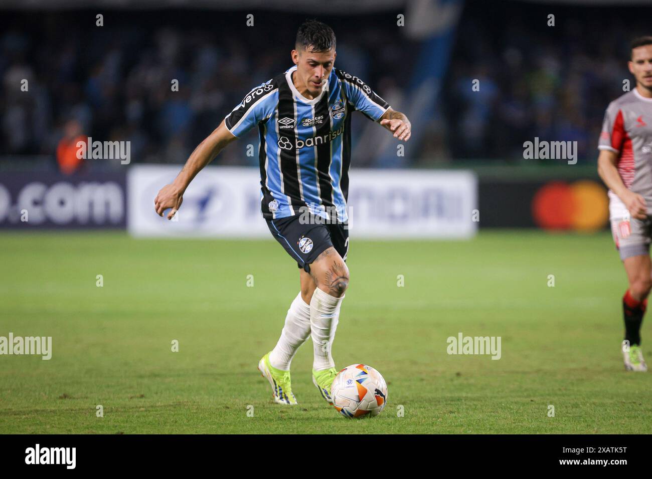 Curitiba, Brasilien. Juni 2024. PR - CURITIBA - 06/08/2024 - COPA LIBERTADORES 2024, GEMIO x ESTUDIATES - Cristian Pavon Gremio Spieler während eines Spiels gegen Estudiantes im Couto Pereira Stadion für die Copa Libertadores 2024 Meisterschaft. Foto: Maxi Franzoi/AGIF (Foto: Maxi Franzoi/AGIF/SIPA USA) Credit: SIPA USA/Alamy Live News Stockfoto