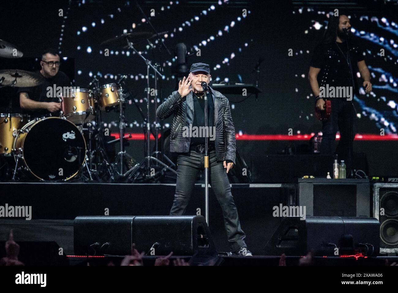 Italienischer Sänger Musikkonzert - Vasco Rossi - Vasco Live 2024 Vasco Rossi Milan Stadio San Siro Italien Copyright: XMirkoxFava/TSCKx/xLiveMediax LPM 1389958 Stockfoto