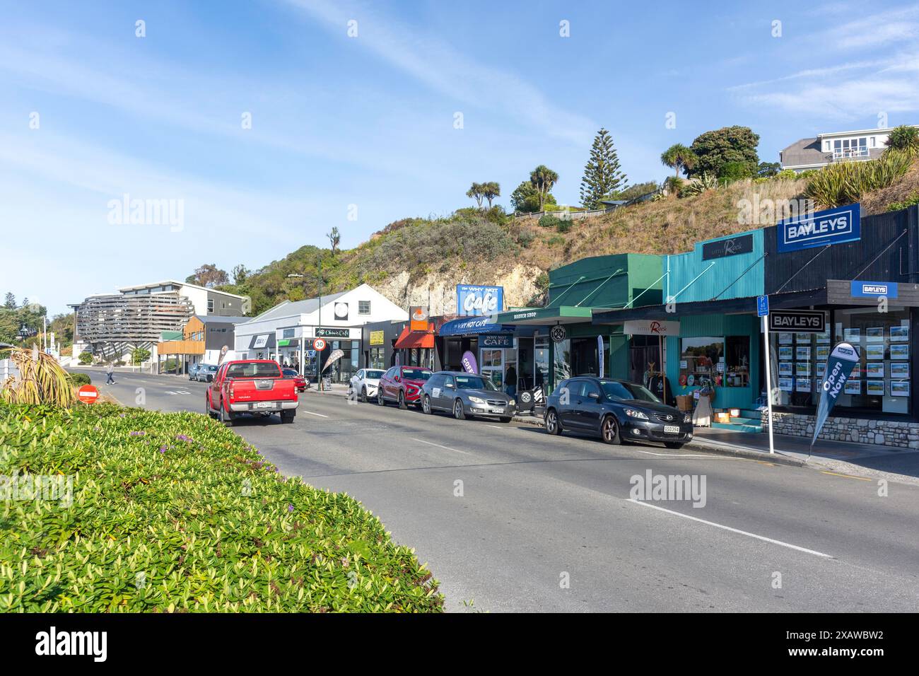 Geschäfte und Restaurants, Esplanade, Kaikōura, Canterbury, Südinsel, Neuseeland Stockfoto