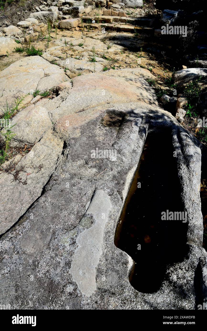 Grabsteine von Preguntoiro auf einem Weg zwischen Cibrisqueiros und San Cosmede, Panton, Lugo, Spanien Stockfoto