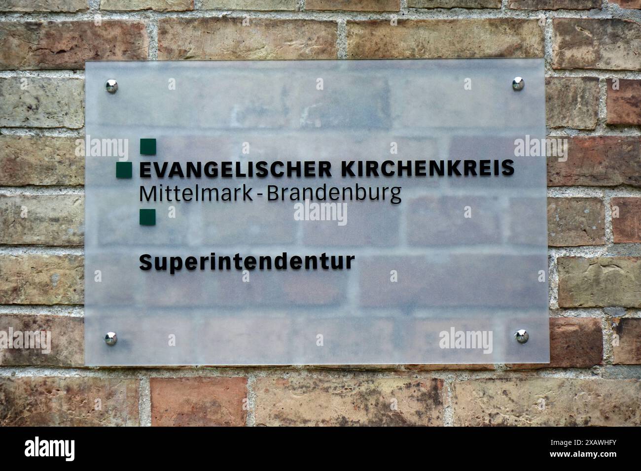 evangelischer Kirchenkreis und Superintendentur evangelischer Kirchenkreis und Superintendentur, 02.06.2024, Lehnin, Klosterkirchplatz, Brandenburg, an einem Gebäude des Klosters von Lehnin befindet sich das Schild mit dem evangelischen Kirchekreis und der Superintendentur. *** Evangelischer Kirchenbezirk und Oberaufsicht Evangelischer Kirchenbezirk und Oberaufsicht, 02 06 2024, Lehnin, Klosterkirchplatz, Brandenburg, auf einem Gebäude des Klosters Lehnin befindet sich das Schild mit dem evangelischen Kirchenbezirk und der Superintendanz Stockfoto