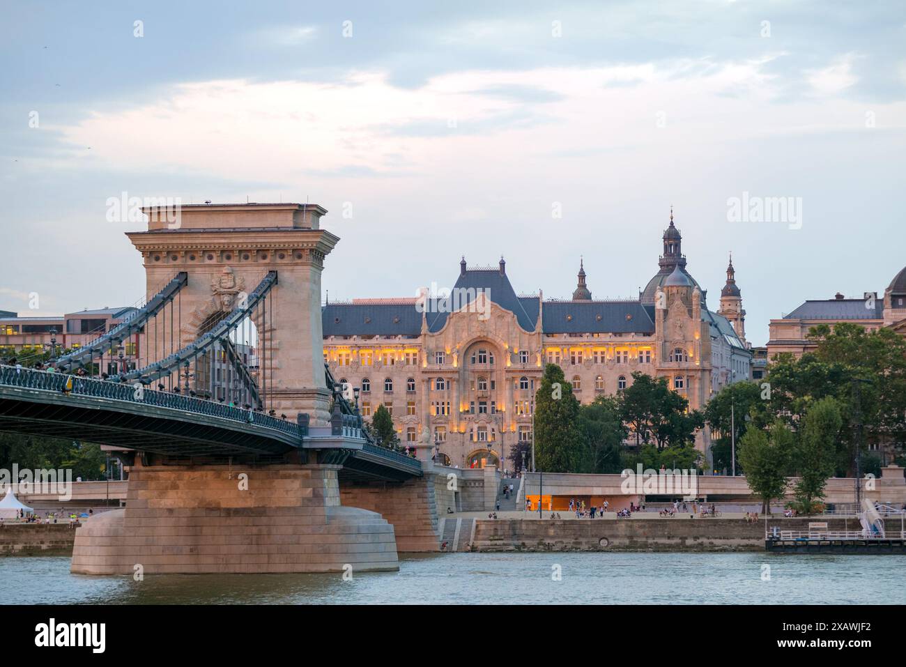 Kettenbrücke und Gresham Palace Stockfoto