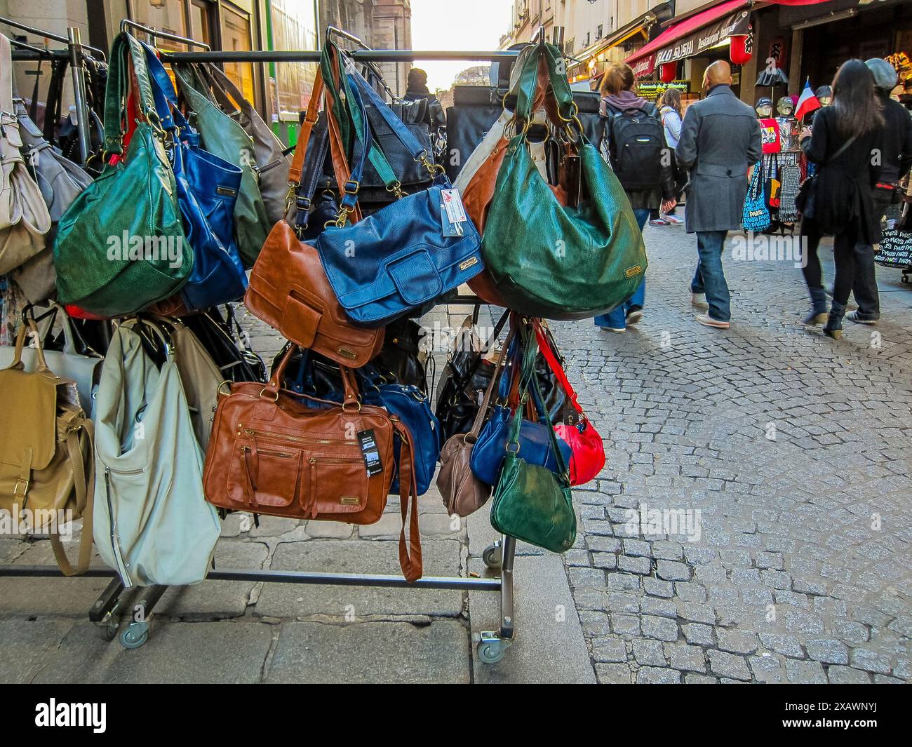 Paris, Frankreich, französische Vintage-Bekleidungsgeschäfte in Les Halles, Ladenfronten, Ausstellung, Stockfoto