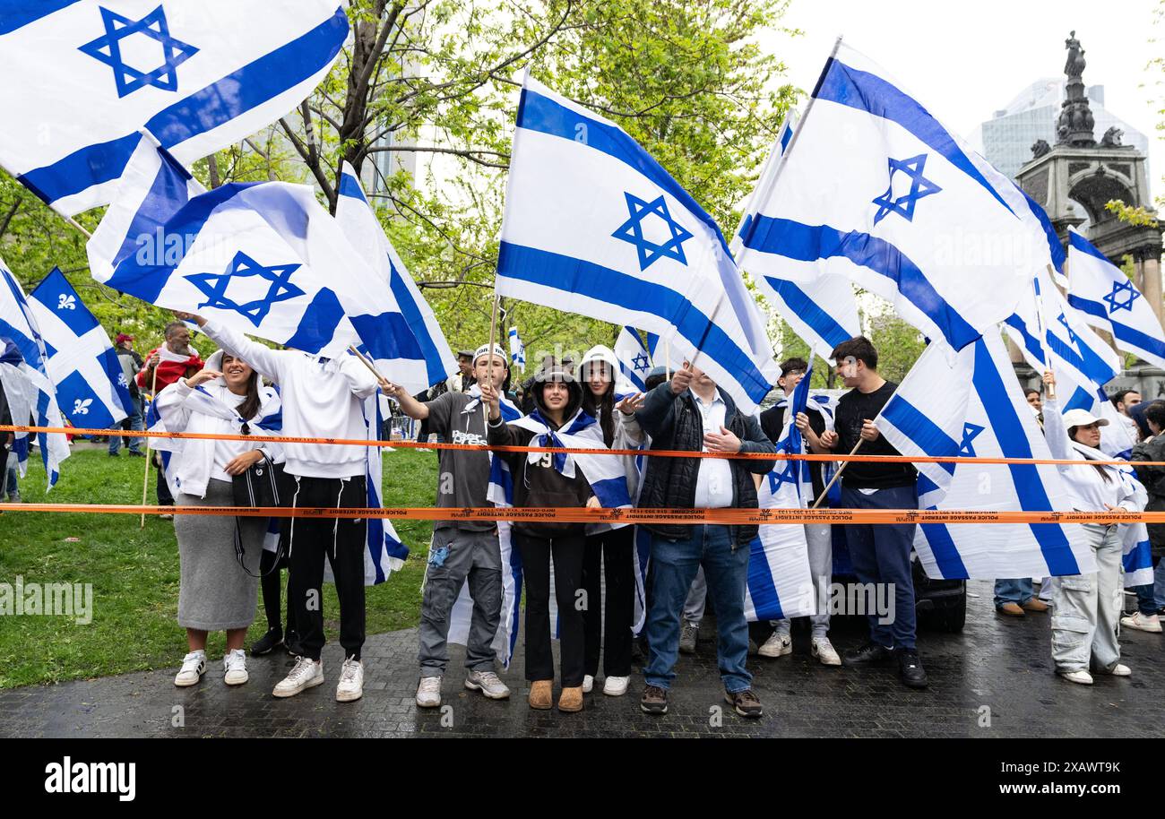 Montreal, Kanada. Mai 2024. Anhänger Israels versammeln sich, um den Unabhängigkeitstag des Landes am Dienstag, den 14. Mai 2024, in Montreal zu feiern. Ein pro-Israel-marsch wird heute in Toronto stattfinden, unter erhöhter Sicherheit und einem damit verbundenen Protest. Quelle: The Canadian Press/Alamy Live News Stockfoto