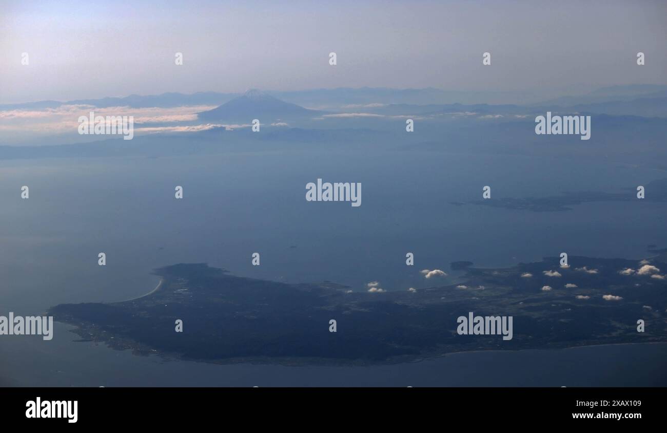 Die Küste der Halbinsel Bōsō und die Fernsicht auf den Fuji. Stockfoto