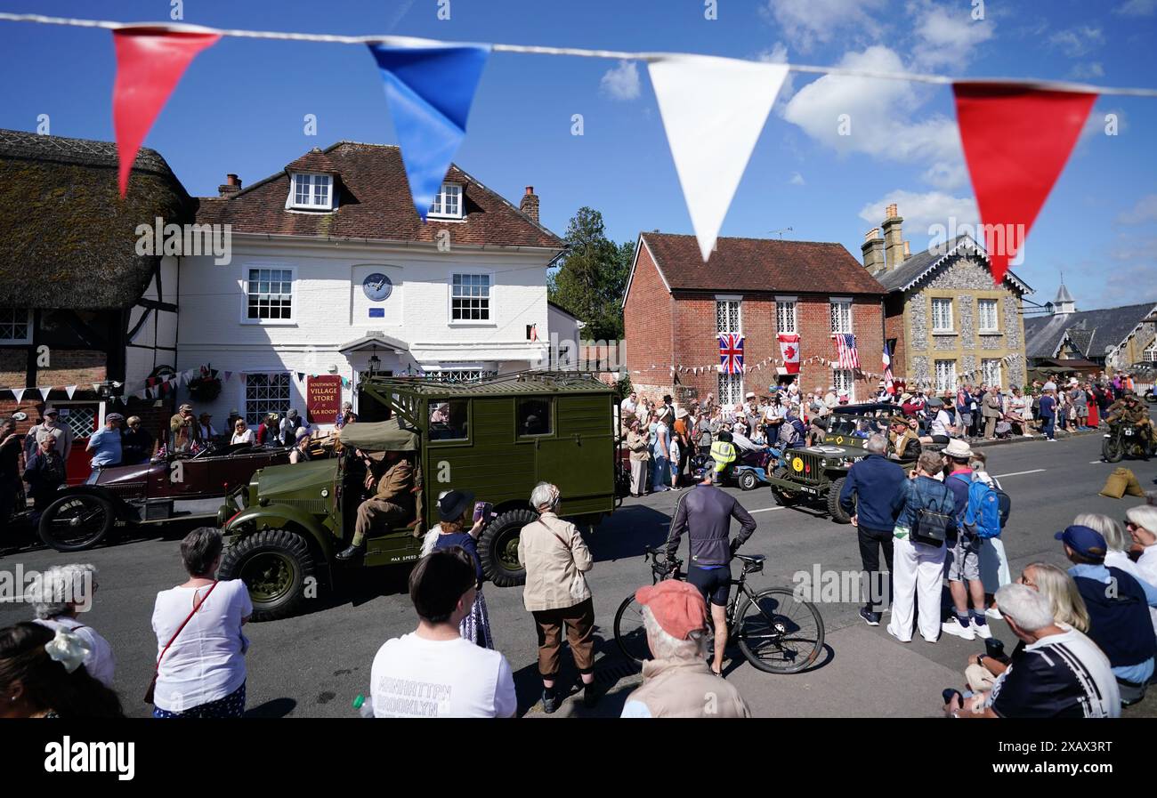 Militärfahrzeuge nehmen während des Southwick Revival in Hampshire, einer Veranstaltung zum Gedenken an die Landung des D-Day, Teil. Bilddatum: Sonntag, 9. Juni 2024. Stockfoto