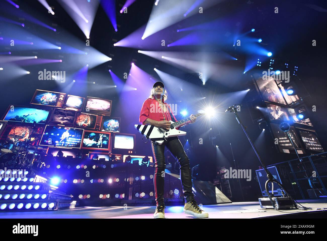 LONDON, ENGLAND – 08. JUNI: Matthias Jabs von „Scorpions“ tritt am 08. Juni 2024 in der OVO Arena in Wembley auf. CAP/MAR ©MAR/Capital Pictures Stockfoto