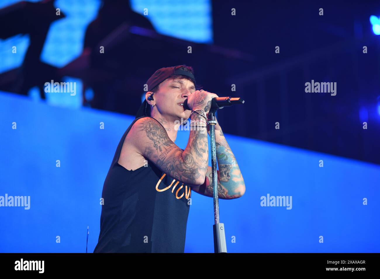 Juni 2024, Neapel, Italien, Italien: Ultimo, Pseudonym von NiccolÃ² Moriconi tritt live im Stadio Diego Armando Maradona in Neapel auf, Italien, für seine Tour STADI 2024. (Kreditbild: © Mariano Montella/Pacific Press via ZUMA Press Wire) NUR REDAKTIONELLE VERWENDUNG! Nicht für kommerzielle ZWECKE! Stockfoto