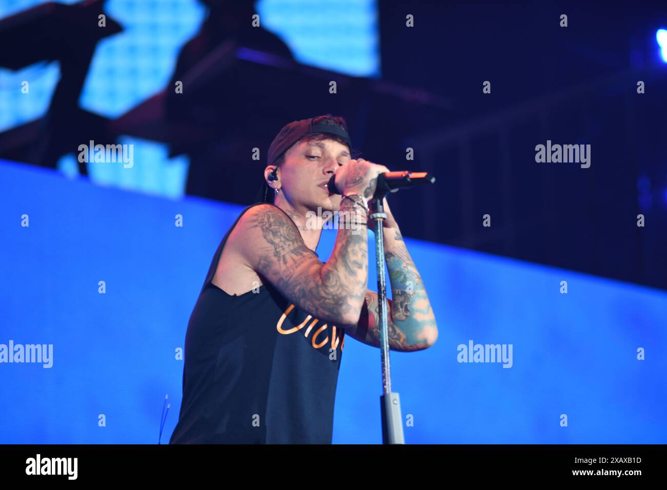 Juni 2024, Neapel, Italien, Italien: Ultimo, Pseudonym von NiccolÃ² Moriconi tritt live im Stadio Diego Armando Maradona in Neapel auf, Italien, für seine Tour STADI 2024. (Kreditbild: © Mariano Montella/Pacific Press via ZUMA Press Wire) NUR REDAKTIONELLE VERWENDUNG! Nicht für kommerzielle ZWECKE! Stockfoto