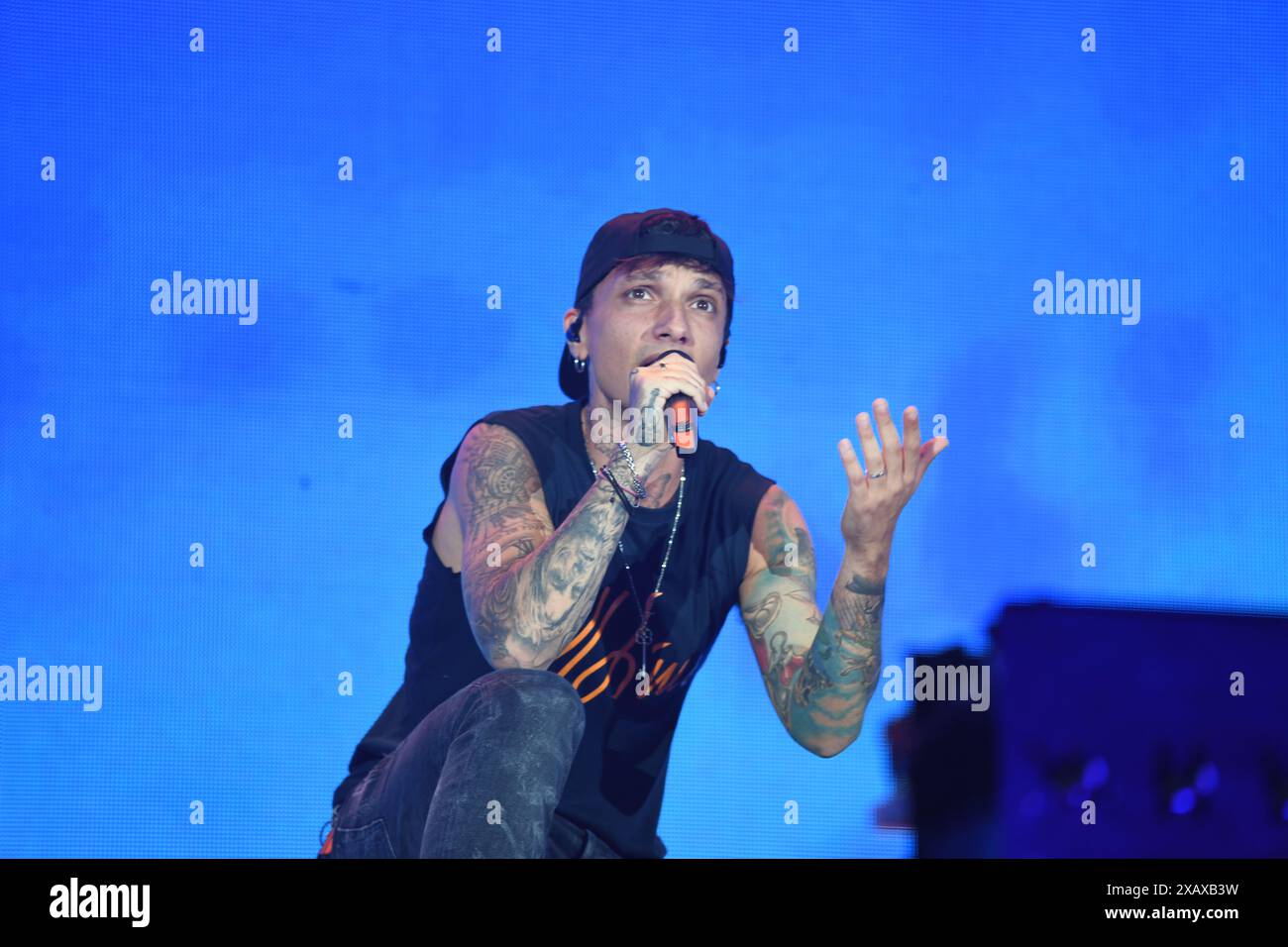 Juni 2024, Neapel, Italien, Italien: Ultimo, Pseudonym von NiccolÃ² Moriconi tritt live im Stadio Diego Armando Maradona in Neapel auf, Italien, für seine Tour STADI 2024. (Kreditbild: © Mariano Montella/Pacific Press via ZUMA Press Wire) NUR REDAKTIONELLE VERWENDUNG! Nicht für kommerzielle ZWECKE! Stockfoto